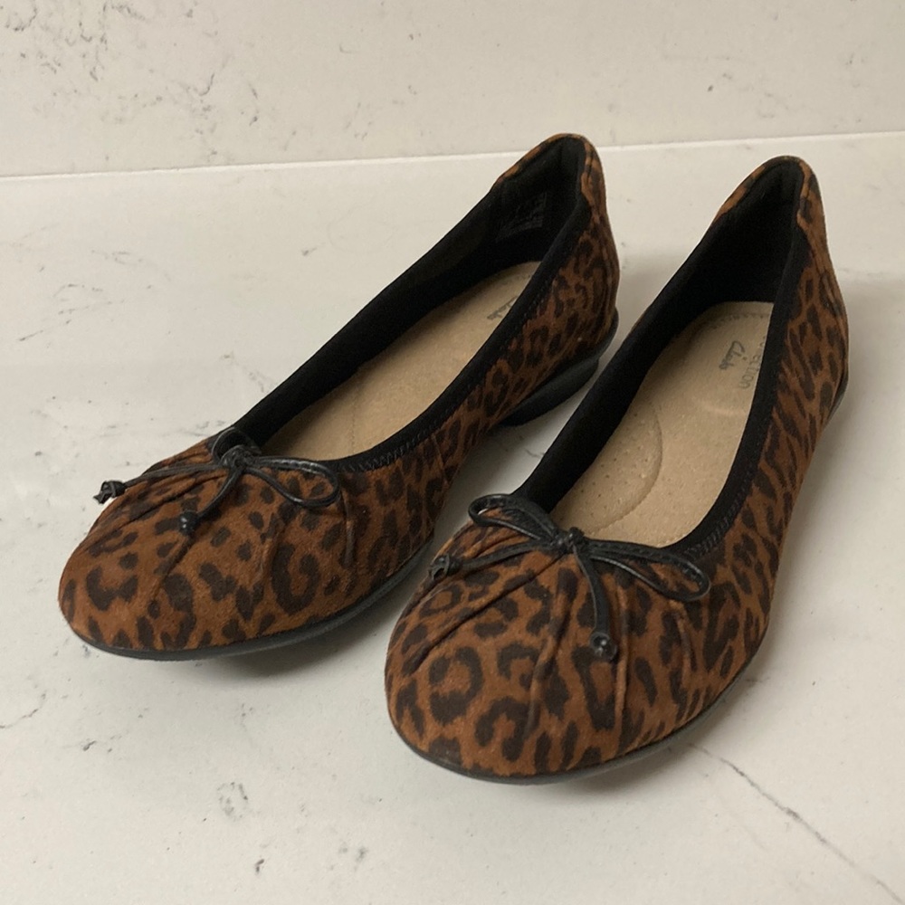 Clarks Sara Aster leopard print leather ballet flats size 7